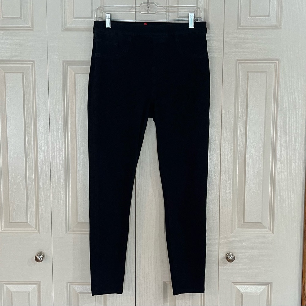 SPANX Black Leggings, Faux Pockets Size Medium Comfortable & Stylish